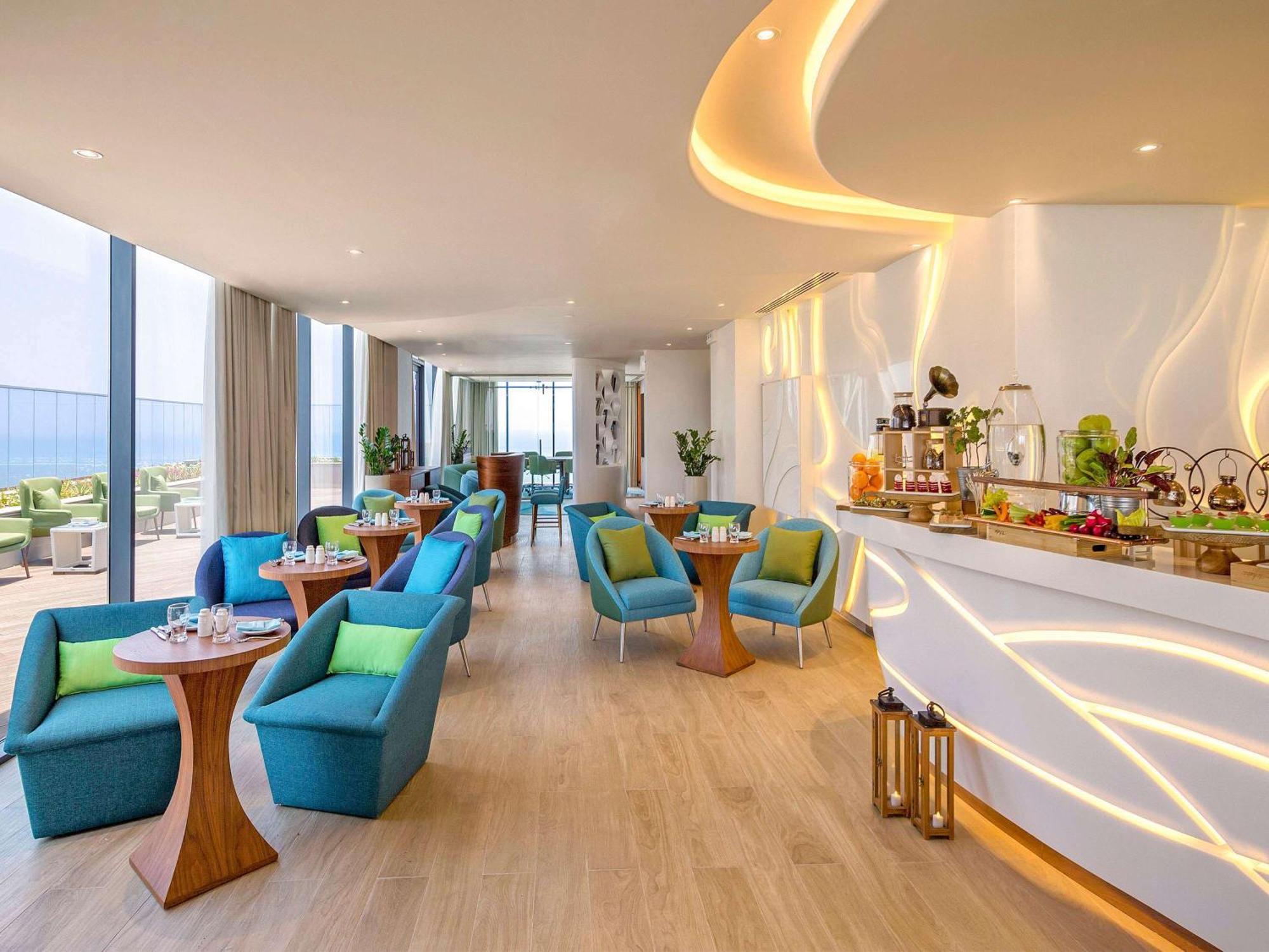 The Retreat Palm Dubai Mgallery By Sofitel Esterno foto The Club Lounge at the hotel