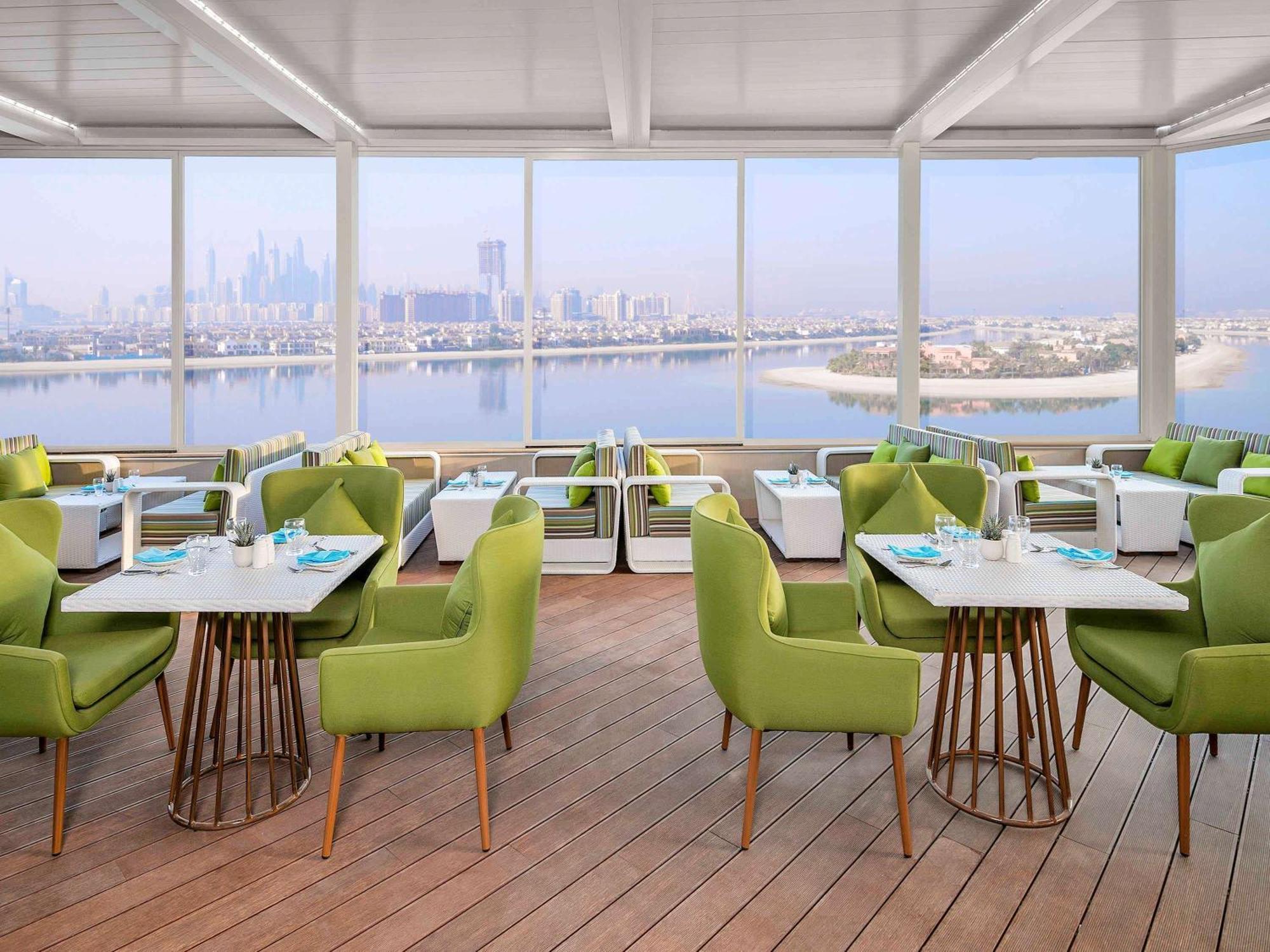 The Retreat Palm Dubai Mgallery By Sofitel Esterno foto The View at The Palm